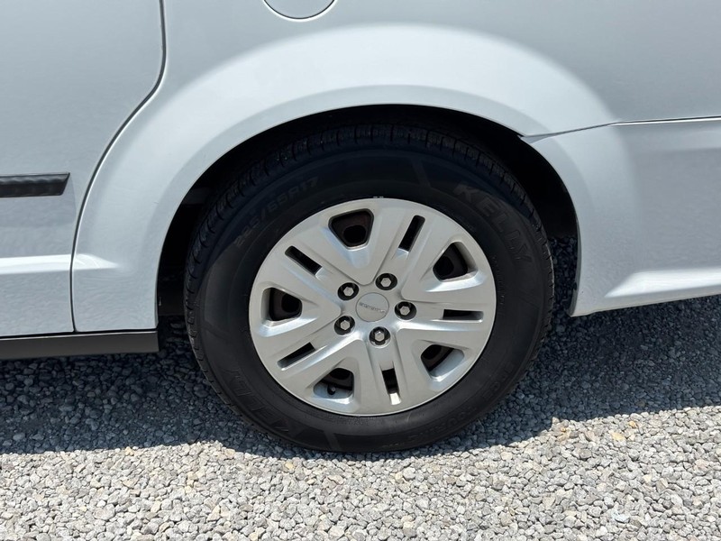Dodge Grand Caravan Vehicle Image 12