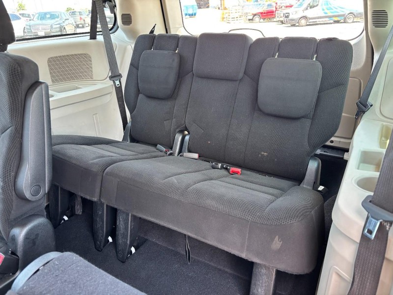 Dodge Grand Caravan Vehicle Image 13