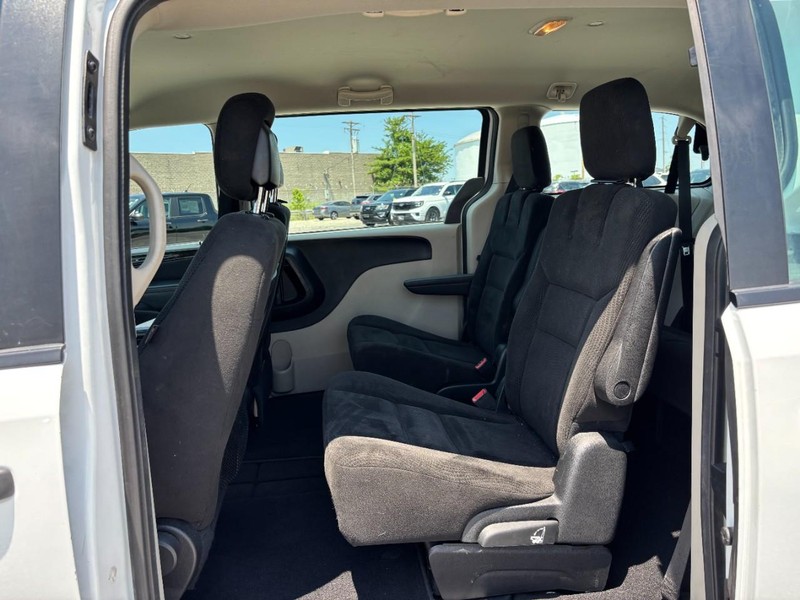 Dodge Grand Caravan Vehicle Image 14