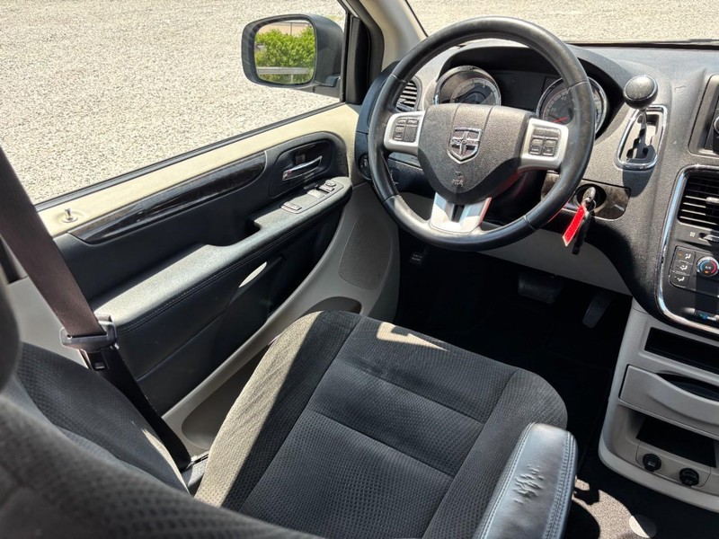 Dodge Grand Caravan Vehicle Image 15