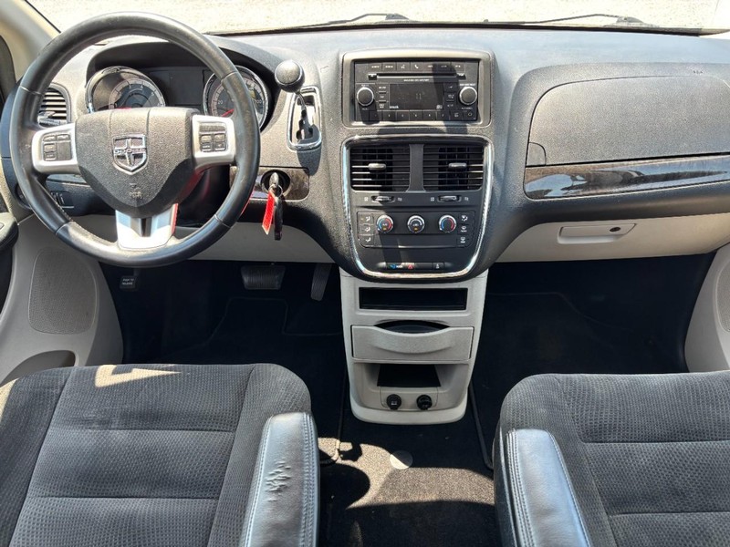 Dodge Grand Caravan Vehicle Image 16
