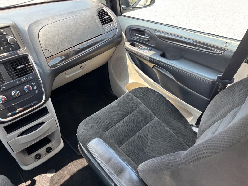 Dodge Grand Caravan Vehicle Image 17