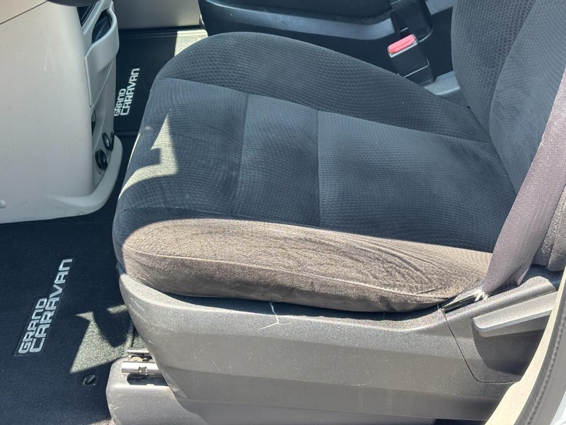 Dodge Grand Caravan Vehicle Image 18