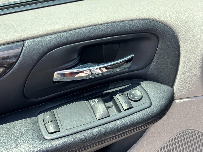Dodge Grand Caravan Vehicle Image 19