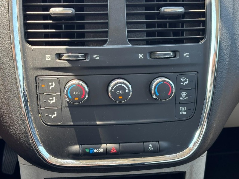 Dodge Grand Caravan Vehicle Image 24