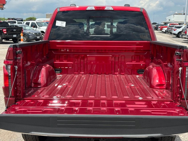 Ford F-150 Vehicle Full-screen Gallery Image 11