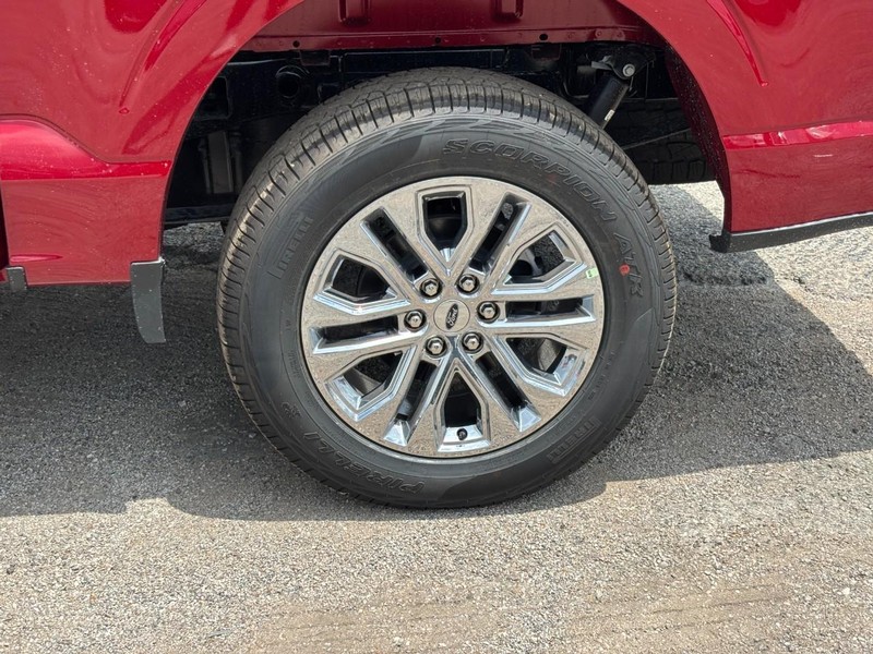 Ford F-150 Vehicle Full-screen Gallery Image 12