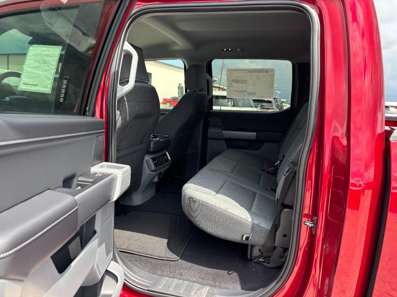 Ford F-150 Vehicle Full-screen Gallery Image 13