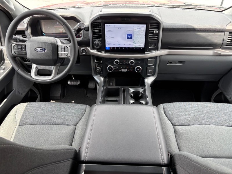 Ford F-150 Vehicle Full-screen Gallery Image 14