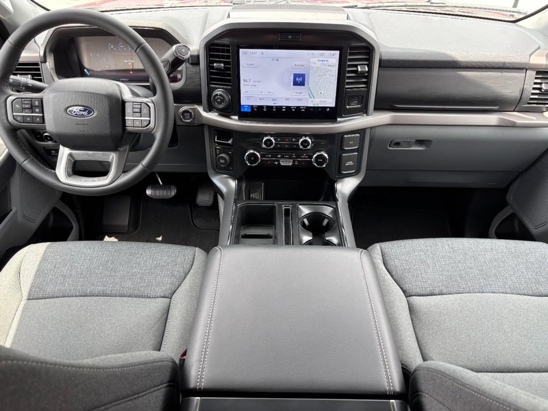 Ford F-150 Vehicle Full-screen Gallery Image 16