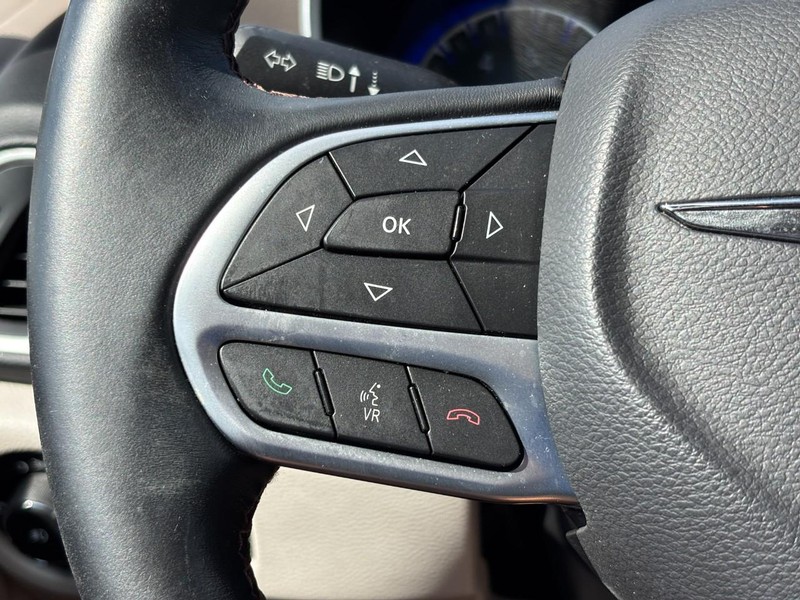 Chrysler Pacifica Vehicle Full-screen Gallery Image 20