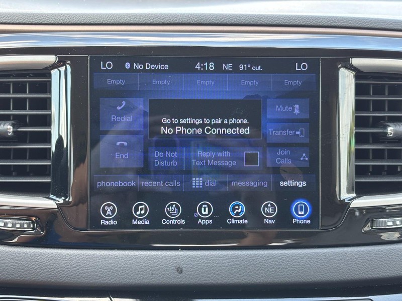 Chrysler Pacifica Vehicle Full-screen Gallery Image 23