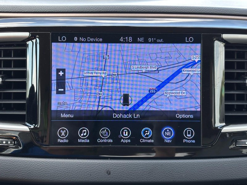 Chrysler Pacifica Vehicle Full-screen Gallery Image 24