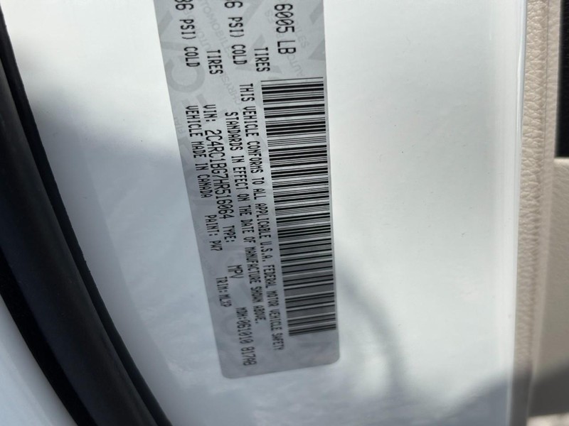 Chrysler Pacifica Vehicle Full-screen Gallery Image 26