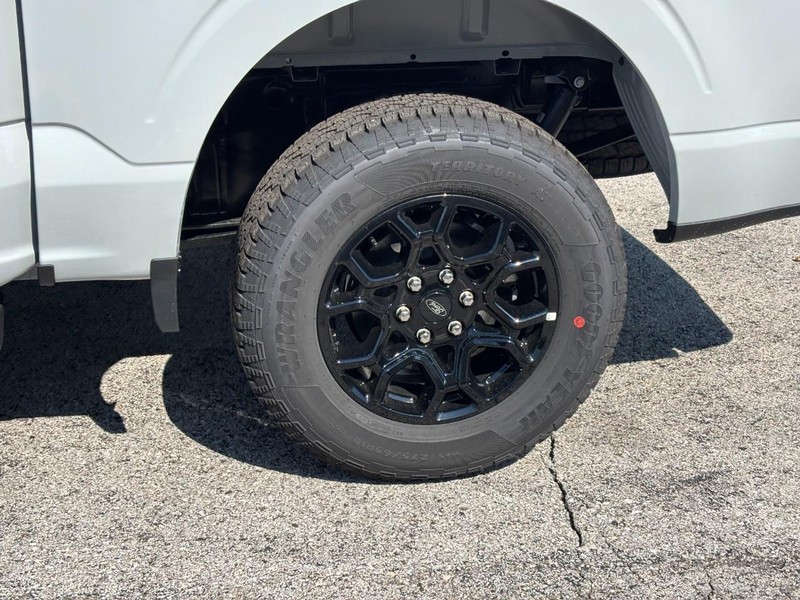 Ford F-150 Vehicle Full-screen Gallery Image 12