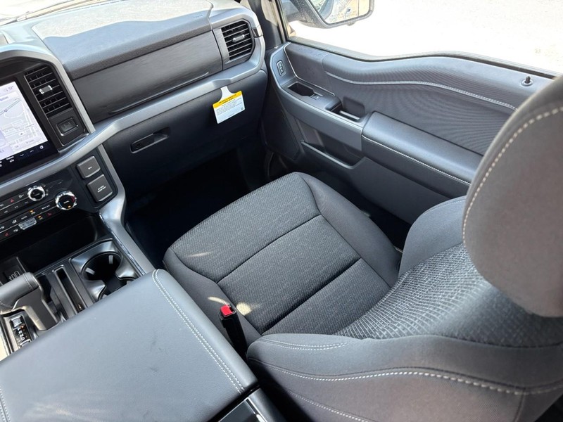 Ford F-150 Vehicle Full-screen Gallery Image 16
