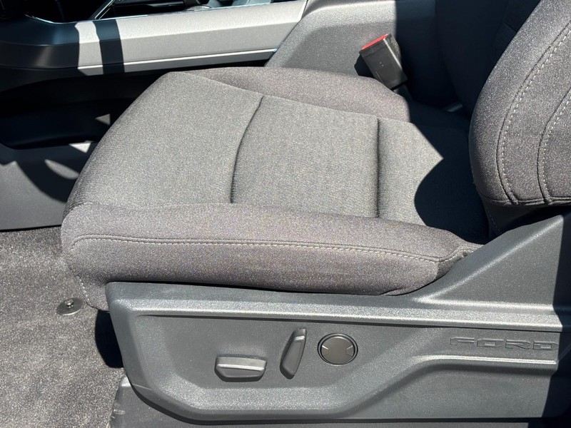 Ford F-150 Vehicle Full-screen Gallery Image 17