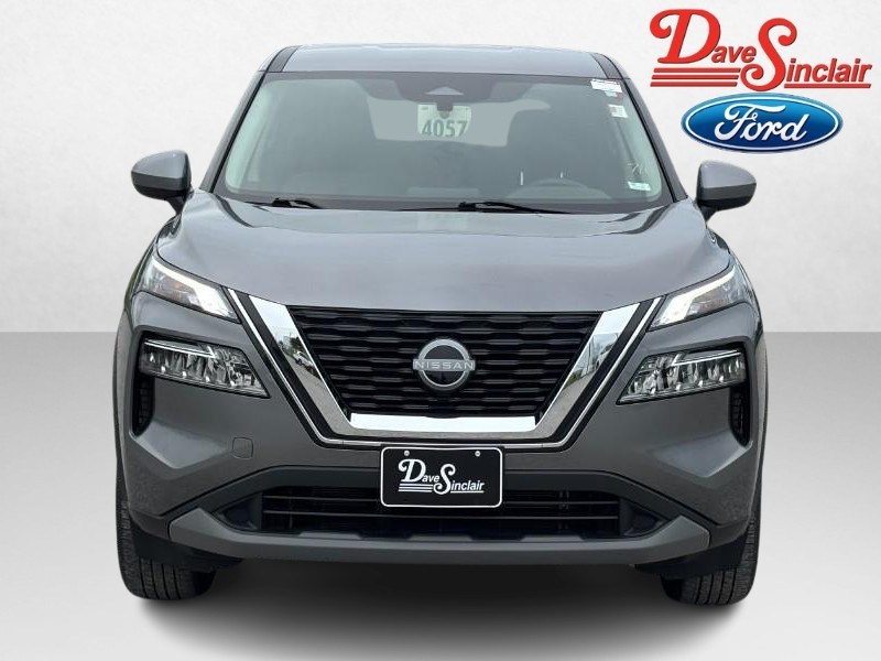 Nissan Rogue Vehicle Full-screen Gallery Image 02