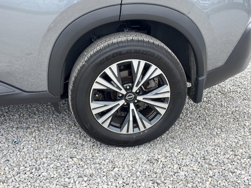 Nissan Rogue Vehicle Full-screen Gallery Image 12