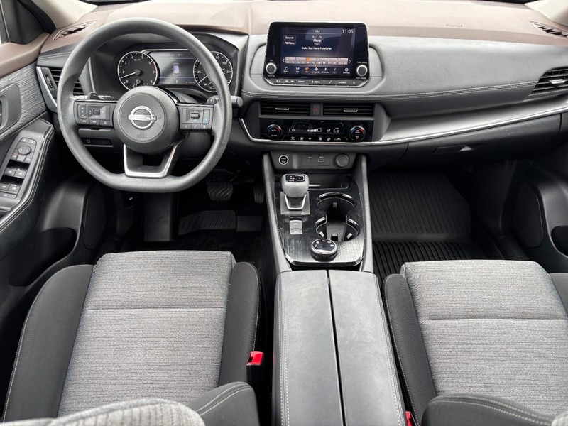 Nissan Rogue Vehicle Full-screen Gallery Image 15
