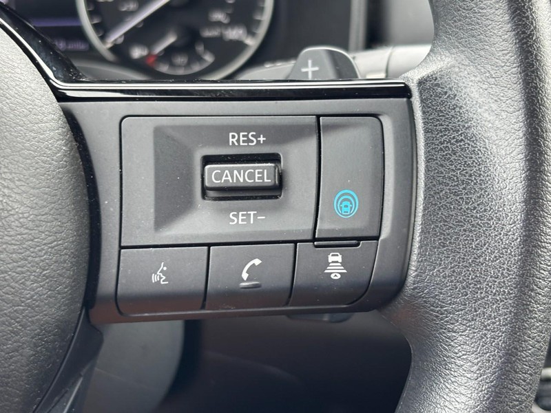 Nissan Rogue Vehicle Full-screen Gallery Image 20