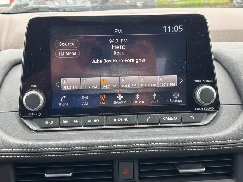 Nissan Rogue Vehicle Full-screen Gallery Image 22