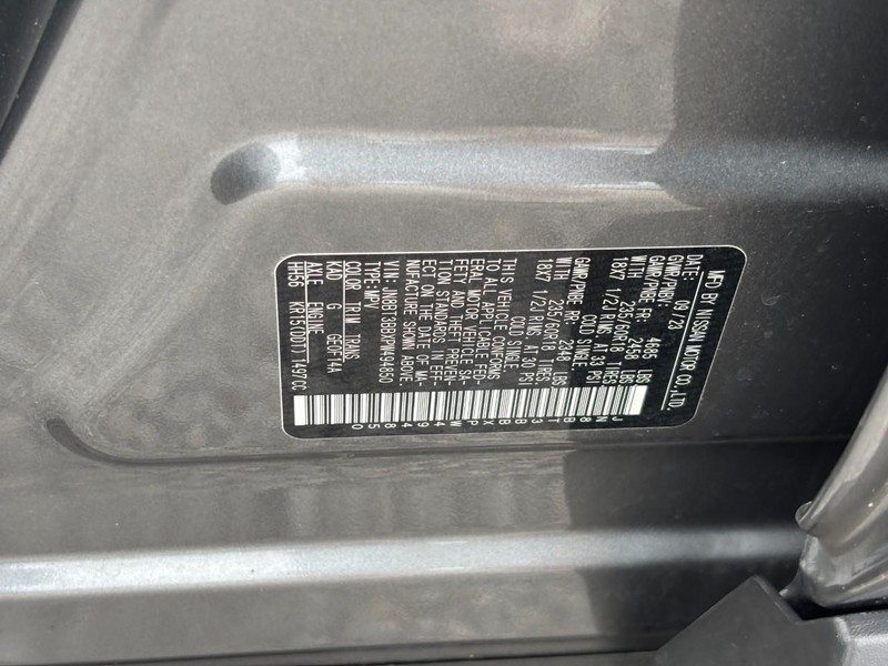 Nissan Rogue Vehicle Full-screen Gallery Image 25