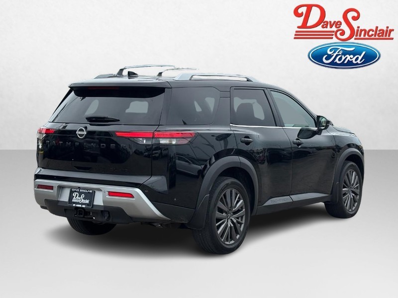 Nissan Pathfinder Vehicle Full-screen Gallery Image 07