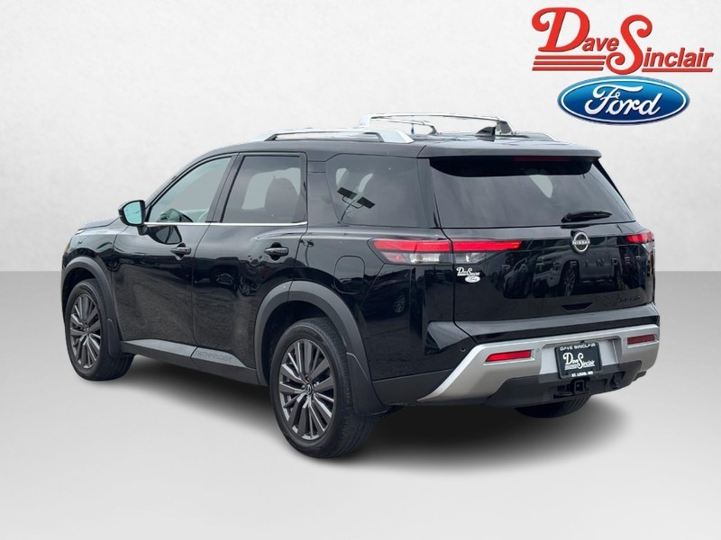 Nissan Pathfinder Vehicle Full-screen Gallery Image 09
