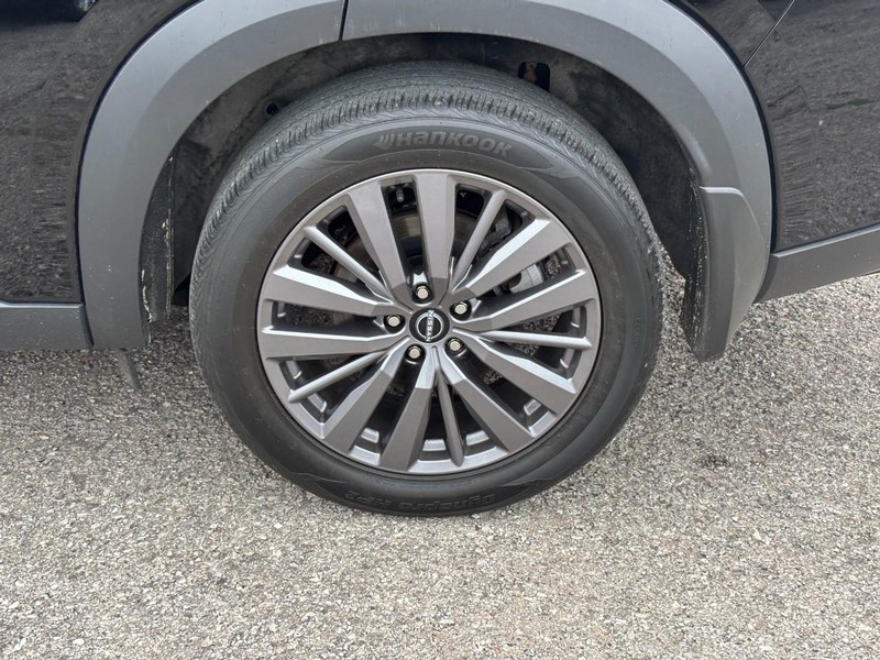 Nissan Pathfinder Vehicle Full-screen Gallery Image 12