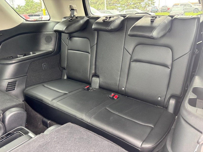 Nissan Pathfinder Vehicle Full-screen Gallery Image 13