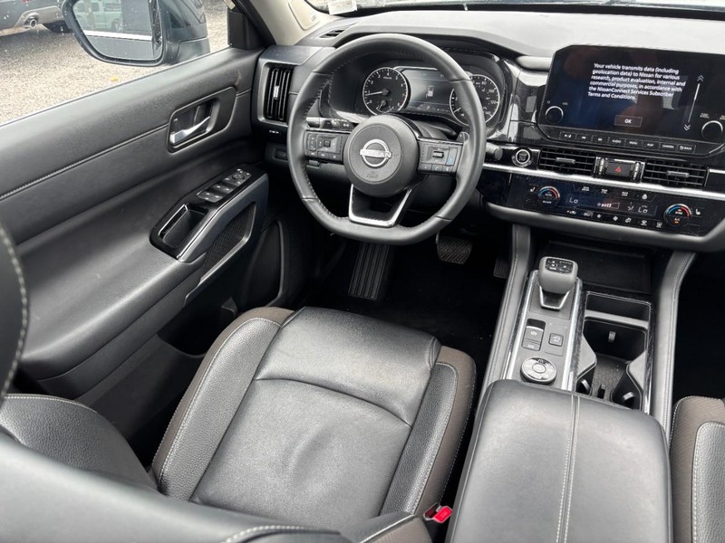 Nissan Pathfinder Vehicle Full-screen Gallery Image 15