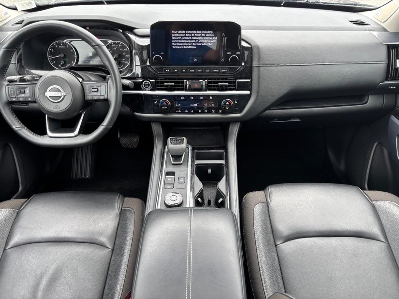Nissan Pathfinder Vehicle Full-screen Gallery Image 16