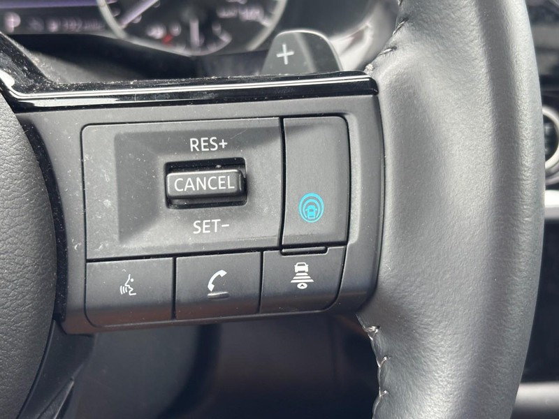 Nissan Pathfinder Vehicle Full-screen Gallery Image 21