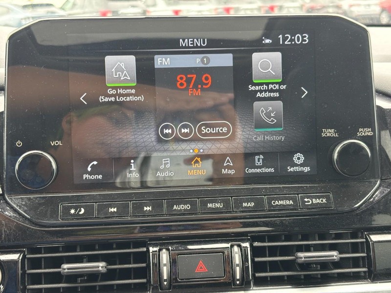 Nissan Pathfinder Vehicle Full-screen Gallery Image 23