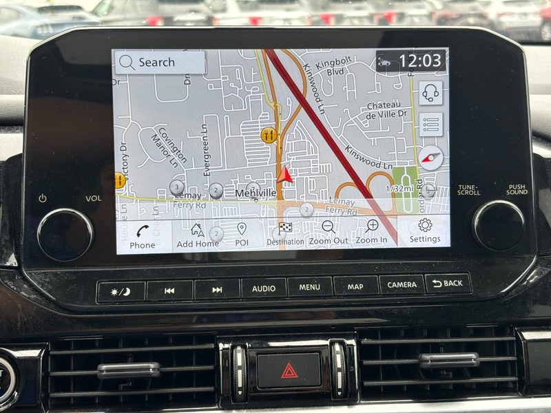 Nissan Pathfinder Vehicle Full-screen Gallery Image 24