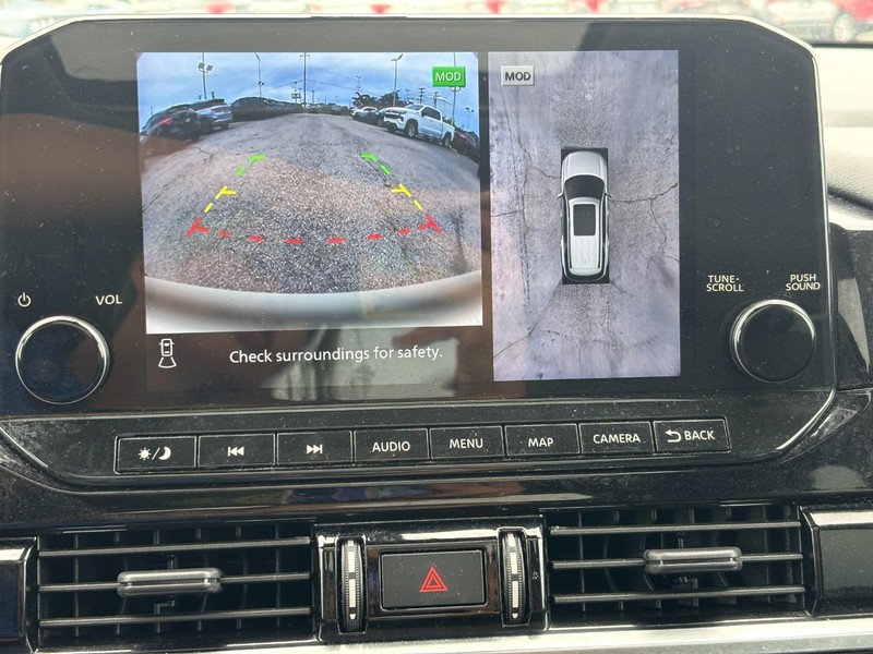 Nissan Pathfinder Vehicle Full-screen Gallery Image 25