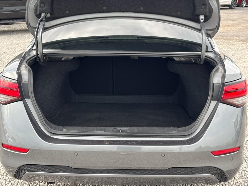 Nissan Sentra Vehicle Full-screen Gallery Image 11