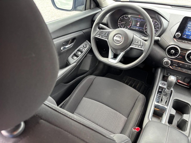 Nissan Sentra Vehicle Full-screen Gallery Image 14