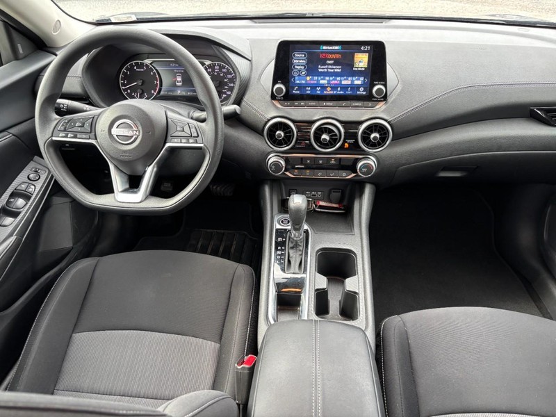 Nissan Sentra Vehicle Full-screen Gallery Image 15