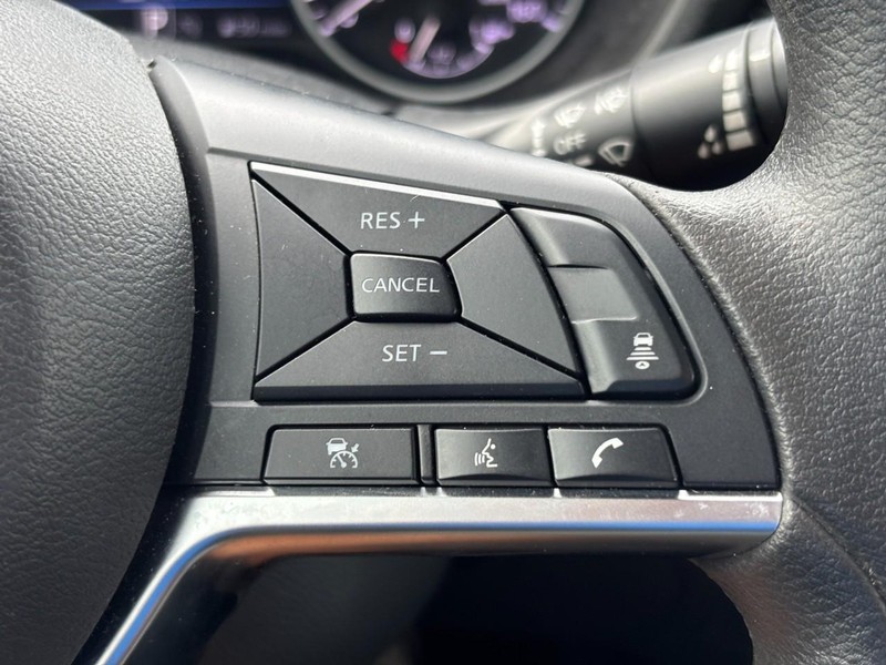 Nissan Sentra Vehicle Full-screen Gallery Image 20