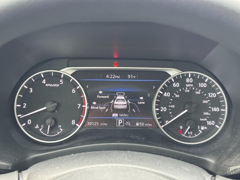 Nissan Sentra Vehicle Full-screen Gallery Image 21