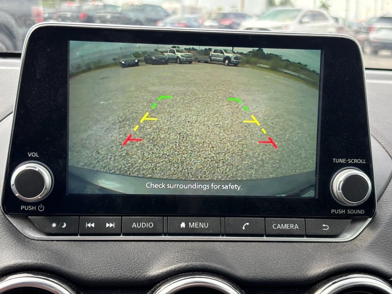 Nissan Sentra Vehicle Full-screen Gallery Image 23