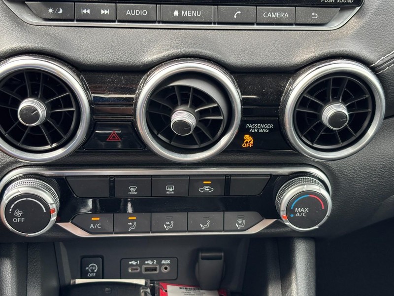 Nissan Sentra Vehicle Full-screen Gallery Image 24