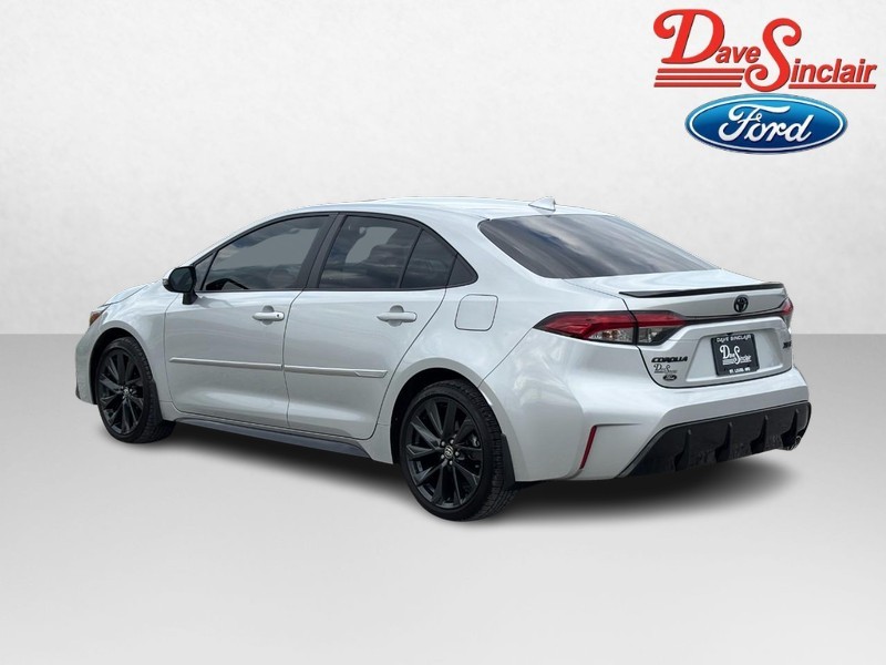Toyota Corolla Vehicle Full-screen Gallery Image 09