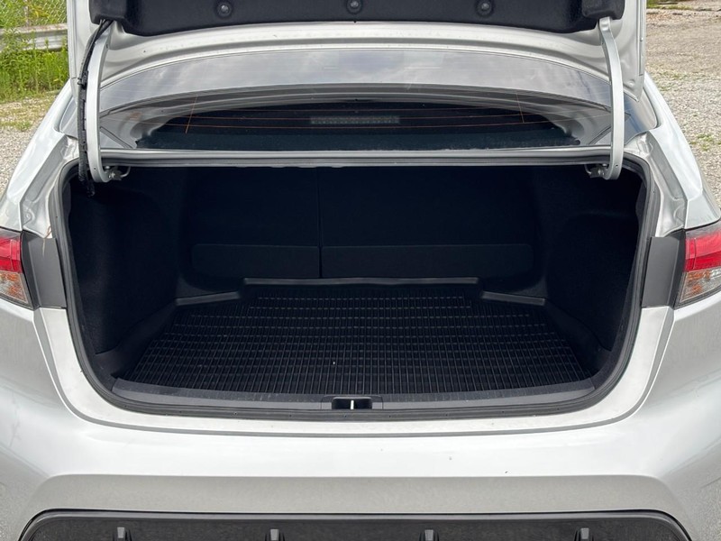 Toyota Corolla Vehicle Full-screen Gallery Image 11