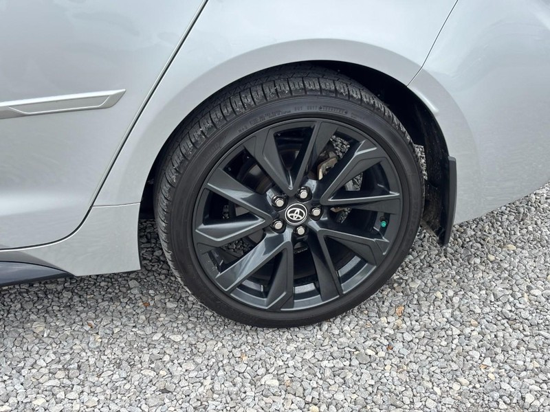 Toyota Corolla Vehicle Full-screen Gallery Image 12