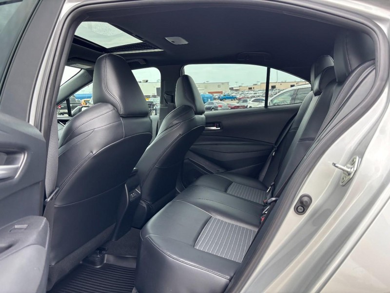 Toyota Corolla Vehicle Full-screen Gallery Image 13