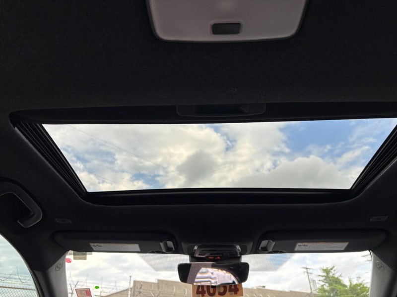 Toyota Corolla Vehicle Full-screen Gallery Image 14