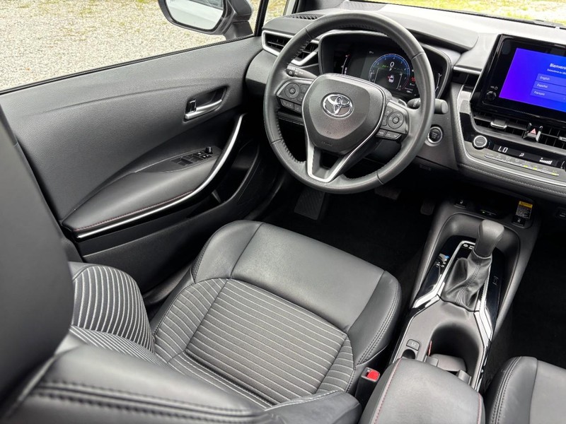 Toyota Corolla Vehicle Full-screen Gallery Image 15